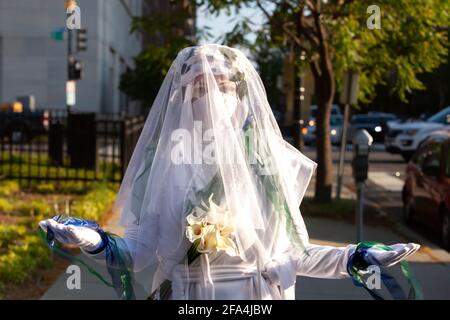 Washington, DC, Etats-Unis, 22 avril 2021. Photo : les rebelles blancs de la rébellion contre l'extinction protestent contre le plan climatique de Biden pour 2030. Crédit : Allison C Bailey / Alay Live News Banque D'Images
