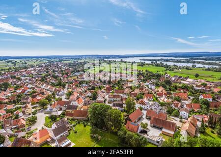 Muhr sur le lac - village idyllique et paysage en franconian quartier des lacs Banque D'Images