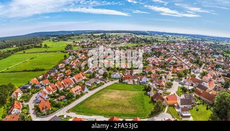 Muhr sur le lac - village idyllique et paysage en franconian quartier des lacs Banque D'Images