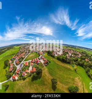 Muhr sur le lac - village idyllique et paysage en franconian quartier des lacs Banque D'Images