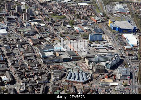 Vue aérienne depuis l'est d'Ashton-Under-Lyne, une ville marchande de Tameside, dans le Grand Manchester, au Royaume-Uni Banque D'Images