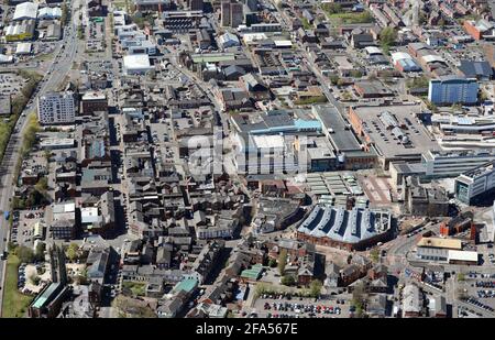 Vue aérienne depuis l'est d'Ashton-Under-Lyne, une ville marchande de Tameside, dans le Grand Manchester, au Royaume-Uni Banque D'Images