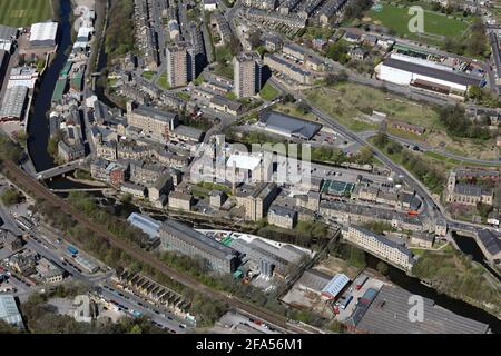 Vue aérienne du centre-ville de Sowerby Bridge, West Yorkshire Banque D'Images