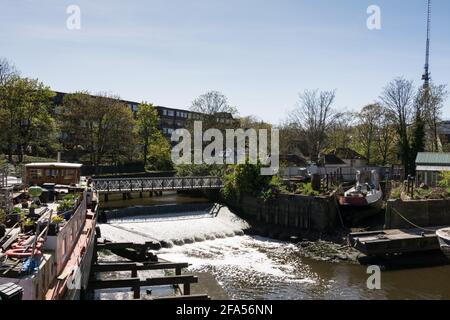 Brentford Dock and Weir, Brentford, Hounslow, Middlesex, Londres, Angleterre, Royaume-Uni Banque D'Images