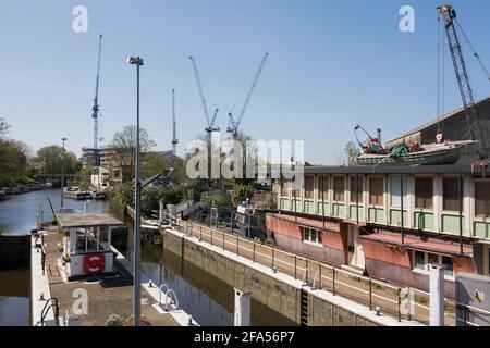 Brentford Lock and Weir, Brentford Dock, Londres, Angleterre, Royaume-Uni Banque D'Images