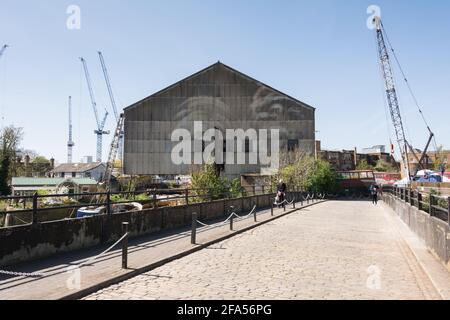 Un entrepôt inutilisé sur le chemin Dock, Brentford Dock, Brentford, Hounslow, Middlesex, ROYAUME-UNI Banque D'Images