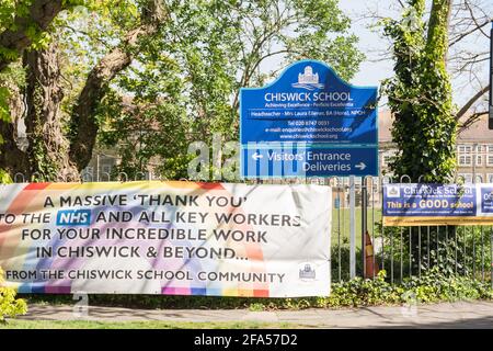 Signalisation scolaire à l'extérieur de l'école Chiswick, Burlington Lane, Chiswick, London, W4, ROYAUME-UNI Banque D'Images