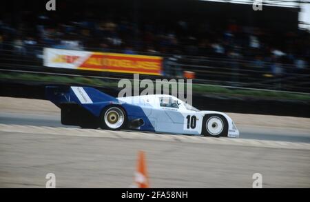 La Porsche 962C de Volker Weidler, Kris Nissen et Allen Berg pendant la course Silverstone 1000Km 1987. Banque D'Images