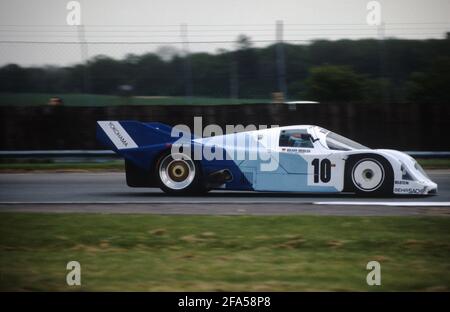 La Porsche 962C de Volker Weidler, Kris Nissen et Allen Berg pendant la course Silverstone 1000Km 1987. Banque D'Images