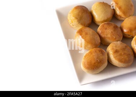 Biscuits américains au beurre d'écrasement isolés sur fond blanc Banque D'Images