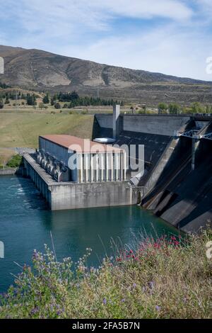 Station hydroélectrique et barrage d'Aviemore, lac Aviemore, vallée de Waitaki, Île du Sud, Nouvelle-Zélande Banque D'Images