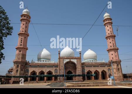 Bhopal, Inde - Mars 2021: Vues de la mosquée Taj ul Masjid à Bhopal le 26 mars 2021 à Madhya Pradesh, Inde. Banque D'Images