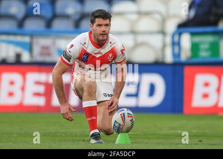 Lachlan Coote (1) de St Helens aligne le ballon pour un coup de but à Huddersfield, Royaume-Uni, le 4/22/2021. (Photo de Mark Cosgrove/News Images/Sipa USA) Banque D'Images