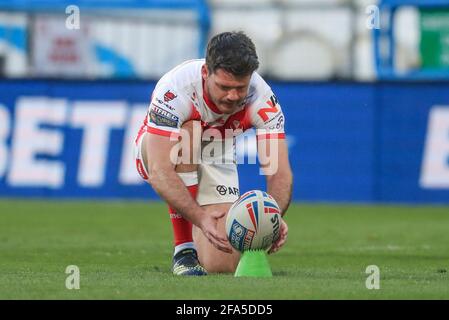 Lachlan Coote (1) de St Helens aligne le ballon pour un coup de but à Huddersfield, Royaume-Uni, le 4/22/2021. (Photo de Mark Cosgrove/News Images/Sipa USA) Banque D'Images