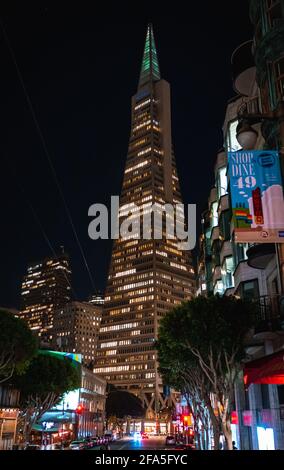 La Pyramide Transamerica est recouverte de quartz écrasé, donnant à l'édifice sa couleur claire. Banque D'Images
