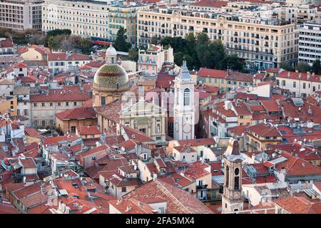 Nice, France - Mars 26 2019: Vue aérienne au coucher du soleil de la cathédrale de Nice et de l'église du Gesù. Banque D'Images