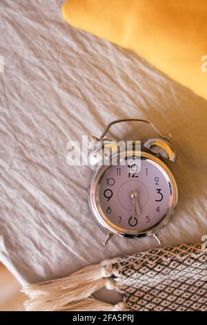 Horloge antique en toile de fond. Banque D'Images