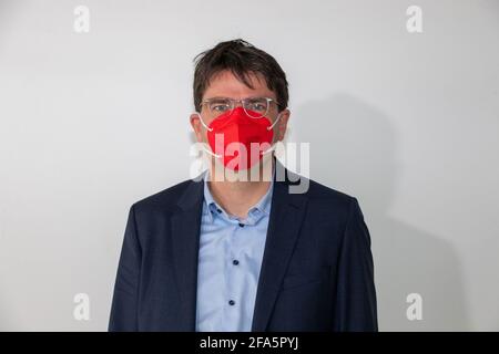 Der Kandidat zum Vorsitz der bayerischen SPD Florian von Brunn am 23. Avril 2021 à München. Er kandidiert in einem Duo mit Ronja Endres. Die bayerische SPD wählt morgen einen neuen Vorsitzenden bzw. ein neues Vorsitzenden Duo. * le candidat à la présidence des sociaux-démocrates bavarois Florian von Brunn le 23 2021 avril à Munich, Allemagne. Il se fait candidat en duo avec Ronja Endres. Le SPD Bavaria élira demain un nouveau duo leader / leader. (Photo par Alexander Pohl/Sipa USA) Banque D'Images