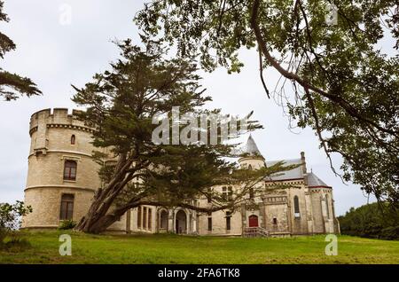 Hendaye, Pays basque français, France - 13 juillet 2019 : Château d'Abbadie. Construit entre 1864 et 1879, dans le style néo-gothique de Revival d'Eugène V. Banque D'Images