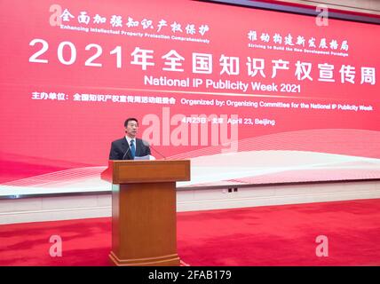 Pékin, Chine. 23 avril 2021. Le conseiller national chinois Wang Yong s'adresse à l'événement principal de la semaine nationale de la publicité en matière de propriété intellectuelle 2021 à Beijing, capitale de la Chine, le 23 avril 2021. Crédit : Wang Ye/Xinhua/Alay Live News Banque D'Images