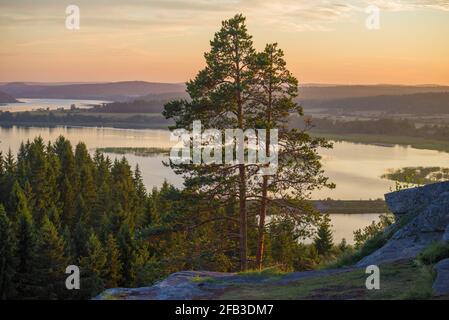 Soirée d'août au sommet du mont Paasonvuori. Environs de Sortavala, Carélie Banque D'Images