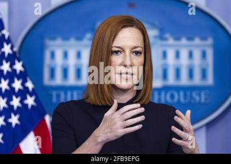 Washington, États-Unis. 23 avril 2021. Le secrétaire de presse de la Maison Blanche, Jen Psaki, présente les membres des médias dans la salle de presse de la Maison Blanche à Washington, DC, le vendredi 2021 avril. Psaki a parlé de la participation du Président au sommet virtuel sur le climat. Photo de Jim Lo Scalzo/UPI crédit: UPI/Alay Live News Banque D'Images