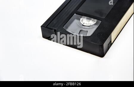 Vue rapprochée d'une cassette vidéo au format VHS. VHS est un système d'enregistrement vidéo analogique standard sur bande magnétique développé dans les années 70 et 80 et en cours d'utilisation unti Banque D'Images