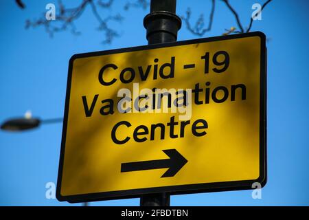 Londres, Royaume-Uni. 20 avril 2021. Un signe du centre de vaccination Covid-19 vu à Londres. Crédit : SOPA Images Limited/Alamy Live News Banque D'Images