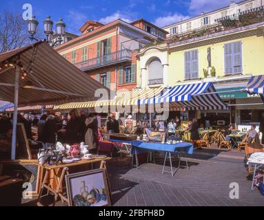 Marché d'antiquités, le Cours Saleya, Nice, la vieille ville, Alpes-Maritimes, Provence-Alpes-Côte d'Azur, France Banque D'Images