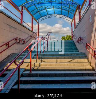 Passage souterrain à la construction de la gare moderne dans le village de Zhdanovichi, Biélorussie. Banque D'Images