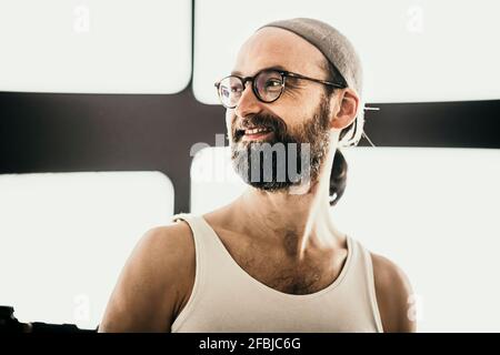 Homme mûr et souriant Banque D'Images