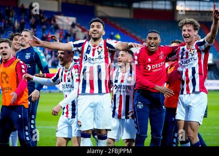 TILBURG, PAYS-BAS - AVRIL 23 : Vangelis Pavlidis de Willem II, Dries Saddiki de Willem II et Wesley Spieringhs de Willem II célèbrent leurs côtés Banque D'Images