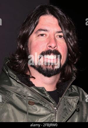 NEW YORK, NY- 16 FÉVRIER : Dave Grohl en coulisses à la comédie musicale Annie de Broadway, qui s'est tenue au Palace Theatre, le 16 février 2013, à New York. Crédit : Joseph Marzullo/MediaPunch Banque D'Images