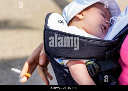 Les Enfants De Fumeurs Photo Stock Alamy