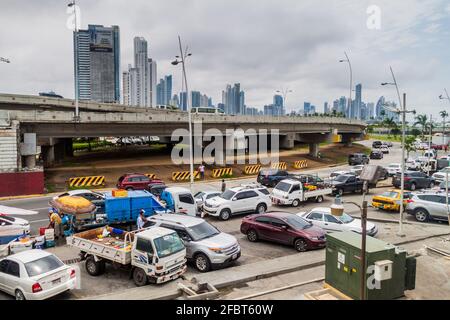 PANAMA CITY, PANAMA - 27 MAI 2016 : route au centre de Panama City. Banque D'Images