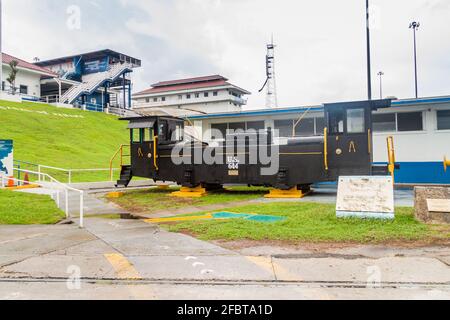 GATUN, PANAMA - 29 MAI 2016 : locomotive, connue sous le nom de mule, utilisée pour guider les navires à travers les écluses de Gatun, partie du canal de Panama, maintenant exposée sur ses terrains. Banque D'Images