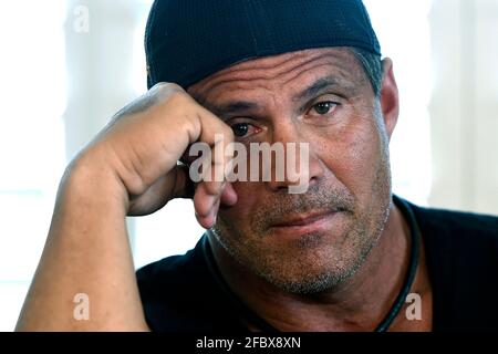 8 mai 2017 - Las Vegas, Nevada, États-Unis - ancien joueur de baseball de ligue majeure JOSÉ CANSECO dans sa maison le lundi 8 mai 2017, à Las Vegas, Nevada. (Image crédit : © David Becker/ZUMA Wire) Banque D'Images