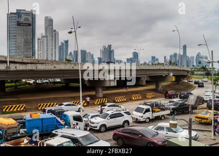 PANAMA CITY, PANAMA - 27 MAI 2016 : route au centre de Panama City. Banque D'Images