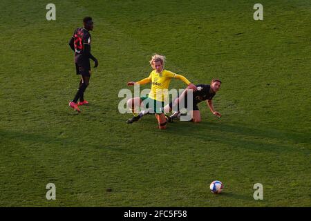 Todd Cantwell de Norwich City et Dan Gosling de Watford - Norwich City v Watford, Sky Bet Championship, Carrow Road, Norwich, Royaume-Uni - 20 avril 2021 utilisation éditoriale uniquement - des restrictions DataCo s'appliquent Banque D'Images