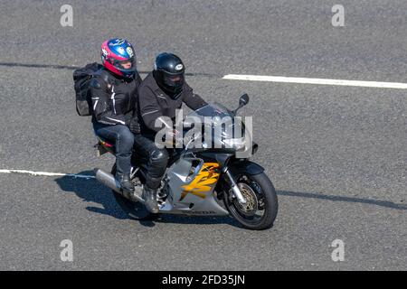 Honda CBR Motorbike rider ; transport à deux roues, motocyclettes, véhicule sur les routes britanniques, motos, motocyclistes motocyclistes qui conduisent à Manchester, Royaume-Uni Banque D'Images