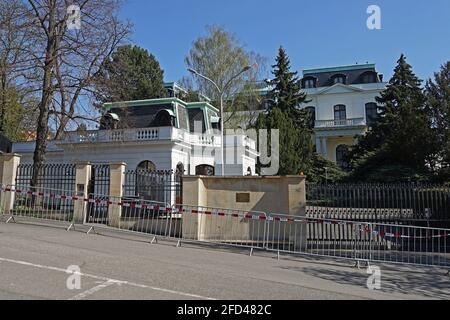 Prague, République tchèque - avril 23 2021 : l'ambassade de Russie à Prague pendant la crise diplomatique après que la République tchèque ait ordonné à la Russie de retirer les diplomates A. Banque D'Images