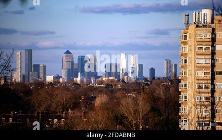Londres, Royaume-Uni - 26 février 2021 : vue sur la ligne d'horizon de Londres depuis West Norwood Park Banque D'Images