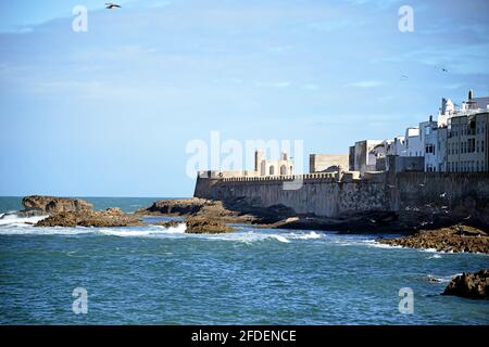 PORT MAROC-ESSAOUIRA et ville balnéaire sur la côte atlantique, sa médina est protégée par la Skala de la Kasbah, un XVIIIe siècle Banque D'Images