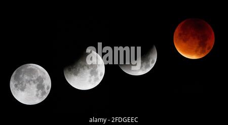 Développement d'une Lune rouge dans une éclipse lunaire totale. Banque D'Images