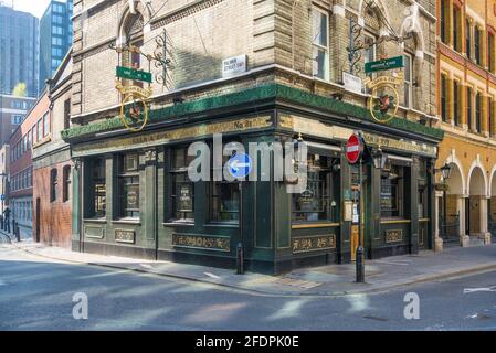 The Adam and Eve, pub traditionnel du XVIIIe siècle à Petty France, Westminster, Londres, Angleterre, Royaume-Uni Banque D'Images