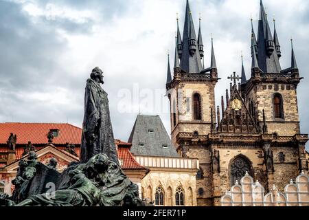 Monument Jan Hus en face de l'église St Mary. Prague, République tchèque Banque D'Images