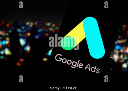 20 novembre 2020, Pologne: Dans cette photo illustration un logo Google Ads vu sur un smartphone. (Image de crédit : © Filip Radwanski/SOPA Images via ZUMA Wire) Banque D'Images