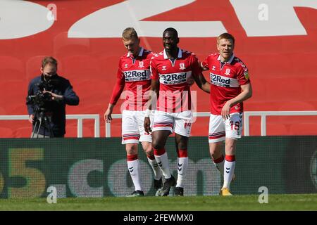 MIDDLESBROUGH, ROYAUME-UNI. 24 AVRIL Yannick Bolasie zcas de Middlesbrough leur premier but lors du match de championnat Sky Bet entre Middlesbrough et Sheffield mercredi au stade Riverside, Middlesbrough le samedi 24 avril 2021. (Crédit : Mark Fletcher | INFORMATIONS MI) Banque D'Images