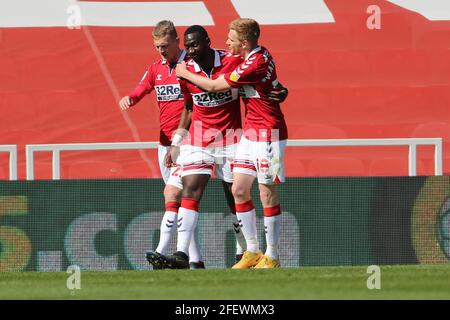 MIDDLESBROUGH, ROYAUME-UNI. 24 AVRIL Yannick Bolasie zcas de Middlesbrough leur premier but lors du match de championnat Sky Bet entre Middlesbrough et Sheffield mercredi au stade Riverside, Middlesbrough le samedi 24 avril 2021. (Crédit : Mark Fletcher | INFORMATIONS MI) Banque D'Images