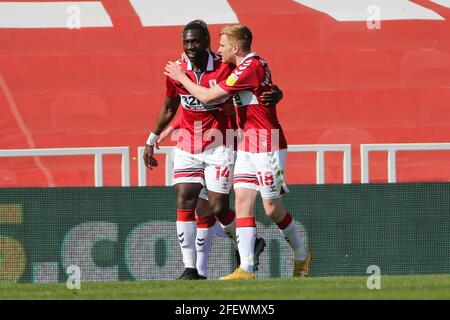 MIDDLESBROUGH, ROYAUME-UNI. 24 AVRIL Yannick Bolasie zcas de Middlesbrough leur premier but lors du match de championnat Sky Bet entre Middlesbrough et Sheffield mercredi au stade Riverside, Middlesbrough le samedi 24 avril 2021. (Crédit : Mark Fletcher | INFORMATIONS MI) Banque D'Images